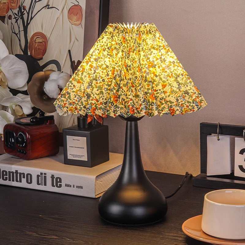 RetroGlow Retro Floral Table Lamp – Cozy Lighting